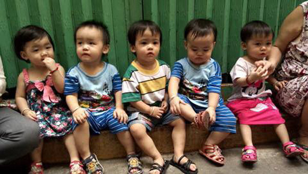 Ca sinh 5 đầu tiên ở Việt Nam bây giờ ra sao?