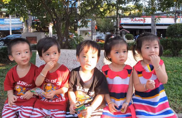 Ca sinh 5 đầu tiên ở Việt Nam bây giờ ra sao?