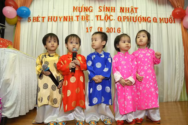 Ca sinh 5 đầu tiên ở Việt Nam bây giờ ra sao? Ca sinh 5 đầu tiên ở Việt Nam bây giờ ra sao?