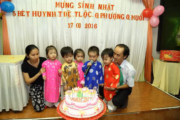 Ca sinh 5 đầu tiên ở Việt Nam bây giờ ra sao? Ca sinh 5 đầu tiên ở Việt Nam bây giờ ra sao?