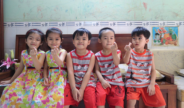 Ca sinh 5 đầu tiên ở Việt Nam bây giờ ra sao?