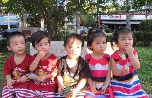 Ca sinh 5 đầu tiên ở Việt Nam bây giờ ra sao?