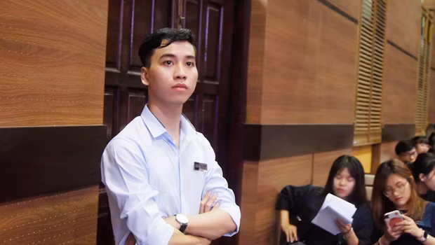 Châu Thanh Tú có mặt trong nhiều hoạt động của UEH