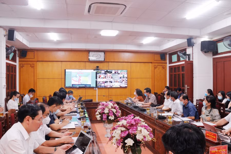 Toàn cảnh buổi họp trực tuyến.