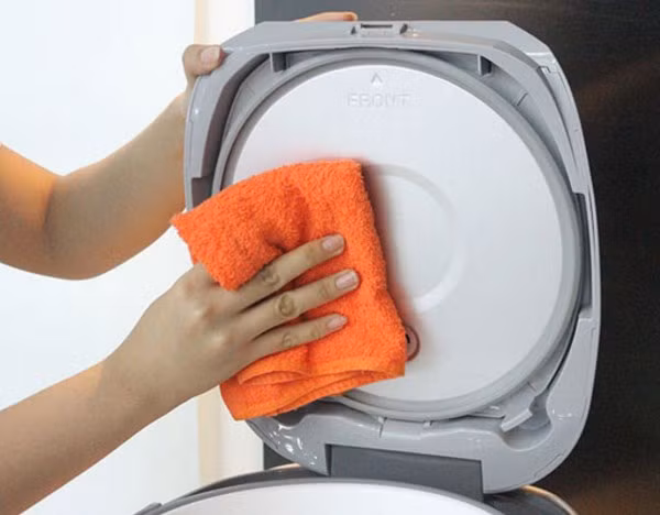 Vệ sinh ở vị trí này của nồi cơm điện sẽ tiết kiệm cả triệu tiền điện mỗi năm - Hình 2