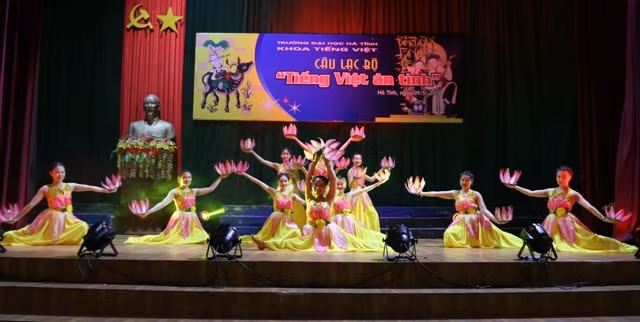 “Tiếng Việt ân tình” nối gần sinh viên Việt - Lào