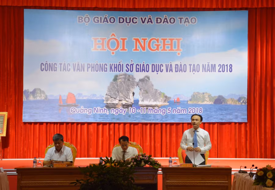 Chánh Văn phòng Bộ GD&ĐT Nguyễn Viết Lộc phát biểu tại Hội nghị