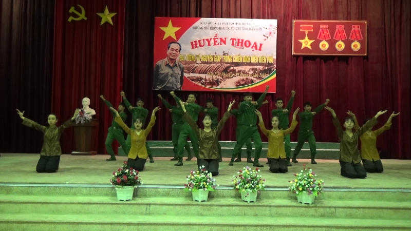 Học sinh các khối lớp cùng tham gia chương trình Học sinh các khối lớp cùng tham gia chương trình