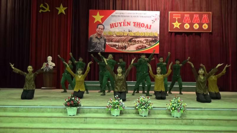 Học sinh các khối lớp cùng tham gia chương trình