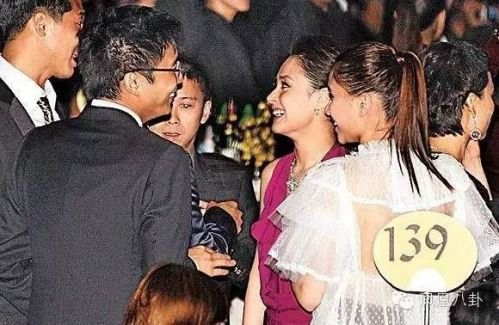 Thiếu gia sòng bạc nổi tiếng Hong Kong: Bỏ rơi Chương Tử Di, theo đuổi ái nữ gia tộc đối thủ - Ảnh 8. Thiếu gia sòng bạc nổi tiếng Hong Kong: Bỏ rơi Chương Tử Di, theo đuổi ái nữ gia tộc đối thủ - Ảnh 8.