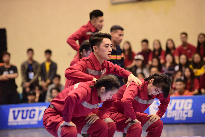 Nam sinh, nữ sinh hàng loạt Đại học lớn ở Hà Nội thi nhau đọ sắc: Trường nào nhiều trai xinh gái đẹp nhất? - Ảnh 9.