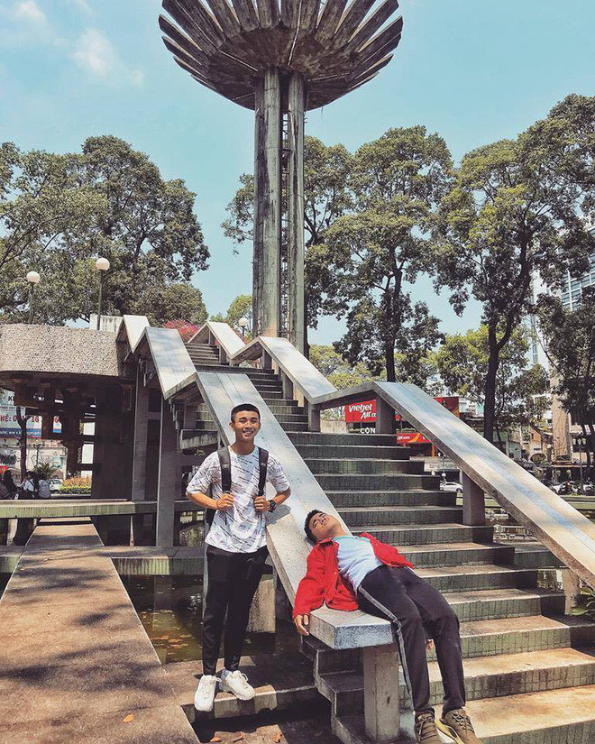 Bộ ảnh du lịch Sài Gòn gây “sốt” trên MXH, biểu cảm đối lập của 2 nhân vật chính mới gây thích thú ảnh 6 Bộ ảnh du lịch Sài Gòn gây “sốt” trên MXH, biểu cảm đối lập của 2 nhân vật chính mới gây thích thú ảnh 6