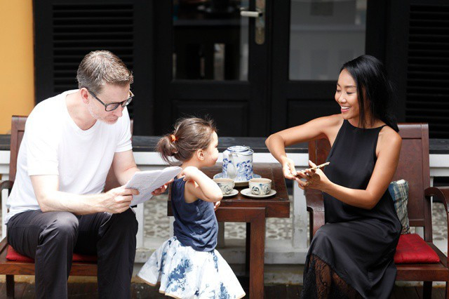 Sao Việt lấy chồng ngoại quốc: Người đổi đời giàu sang tột bậc, kẻ ngậm ngùi tay trắng ra đi - Ảnh 2. Sao Việt lấy chồng ngoại quốc: Người đổi đời giàu sang tột bậc, kẻ ngậm ngùi tay trắng ra đi - Ảnh 2.