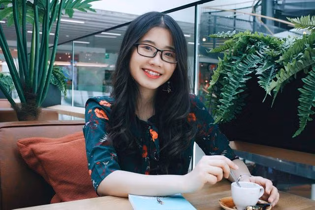 9X xinh xắn chia sẻ kinh nghiệm du học châu Âu: Có nên mang mì tôm, nồi cơm điện? - 1