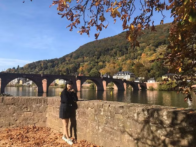 9X xinh xắn chia sẻ kinh nghiệm du học châu Âu: Có nên mang mì tôm, nồi cơm điện? - 4