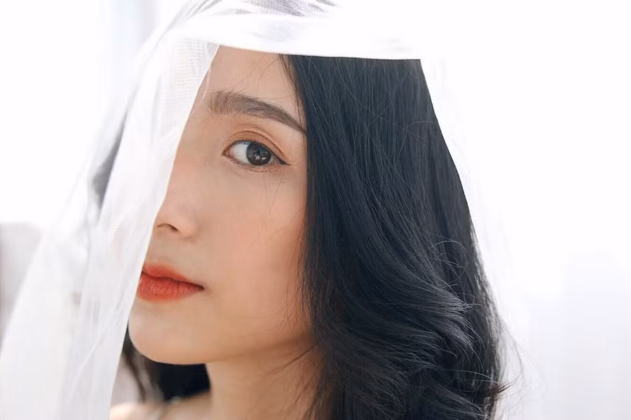 Đôi mắt sáng, đen láy thu hút sự chú ý của ngườikhác ngay từ lần gặp đầu tiên