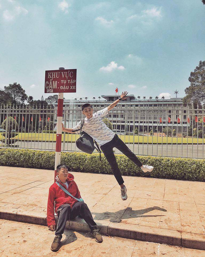 Bộ ảnh du lịch Sài Gòn gây “sốt” trên MXH, biểu cảm đối lập của 2 nhân vật chính mới gây thích thú ảnh 3 Bộ ảnh du lịch Sài Gòn gây “sốt” trên MXH, biểu cảm đối lập của 2 nhân vật chính mới gây thích thú ảnh 3