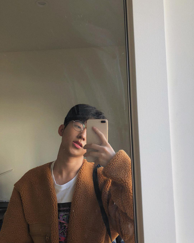 Hội con nhà giàu Việt đón chào thành viên mới: 15 tuổi đã cực kì bảnh bao, đẹp trai như idol Hàn Quốc - Ảnh 5. Hội con nhà giàu Việt đón chào thành viên mới: 15 tuổi đã cực kì bảnh bao, đẹp trai như idol Hàn Quốc - Ảnh 5.