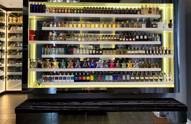 Choáng với bộ sưu tập hàng trăm chai nước hoa hàng hiệu đắt giá của Trấn Thành