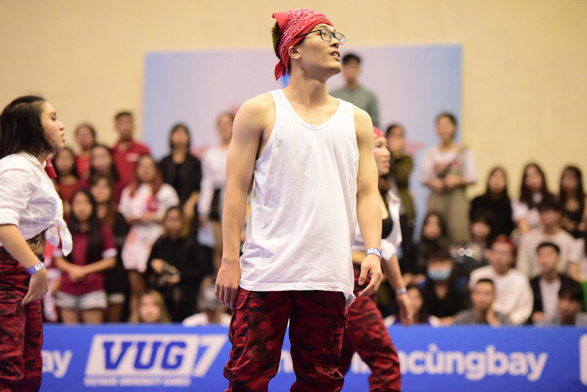 Nam sinh, nữ sinh hàng loạt Đại học lớn ở Hà Nội thi nhau đọ sắc: Trường nào nhiều trai xinh gái đẹp nhất? - Ảnh 9.