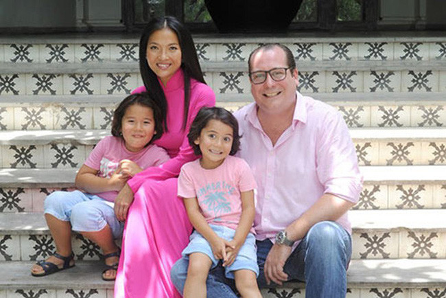 Sao Việt lấy chồng ngoại quốc: Người đổi đời giàu sang tột bậc, kẻ ngậm ngùi tay trắng ra đi - Ảnh 6. Sao Việt lấy chồng ngoại quốc: Người đổi đời giàu sang tột bậc, kẻ ngậm ngùi tay trắng ra đi - Ảnh 6.