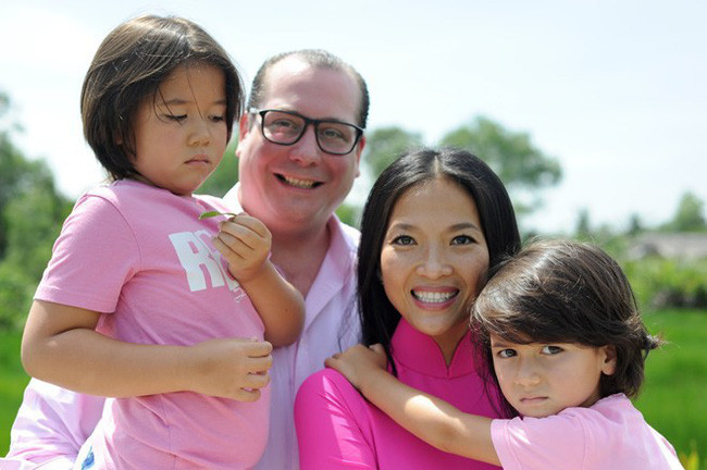 Sao Việt lấy chồng ngoại quốc: Người đổi đời giàu sang tột bậc, kẻ ngậm ngùi tay trắng ra đi - Ảnh 5. Sao Việt lấy chồng ngoại quốc: Người đổi đời giàu sang tột bậc, kẻ ngậm ngùi tay trắng ra đi - Ảnh 5.