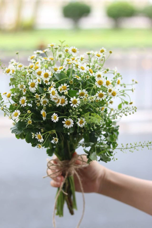 Người trẻ thích thú với hoa gói bằng lá chuối - ảnh 5