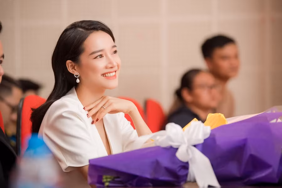 Ngôi sao - Ngỡ ngàng trước nhan sắc Nhã Phương sau khi kết hôn với Trường Giang (Hình 3).