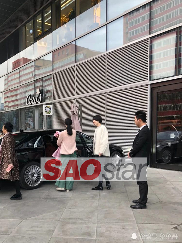 Hình ảnh đập tan tin đồn Phạm Băng Băng bán nhà, xe sang để trả tiền phạt thuế ảnh 3 Hình ảnh này của Phạm Băng Băng đập tan hoàn toàn tin đồn cô phải bán nhà, xe sang để trả tiền phạt thuế