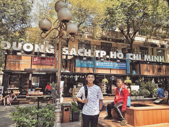 Bộ ảnh du lịch Sài Gòn gây “sốt” trên MXH, biểu cảm đối lập của 2 nhân vật chính mới gây thích thú ảnh 5 Bộ ảnh du lịch Sài Gòn gây “sốt” trên MXH, biểu cảm đối lập của 2 nhân vật chính mới gây thích thú ảnh 5