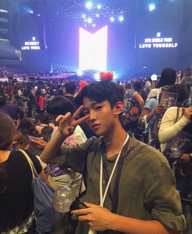 Hội con nhà giàu Việt đón chào thành viên mới: 15 tuổi đã cực kì bảnh bao, đẹp trai như idol Hàn Quốc - Ảnh 8. Hội con nhà giàu Việt đón chào thành viên mới: 15 tuổi đã cực kì bảnh bao, đẹp trai như idol Hàn Quốc - Ảnh 8.