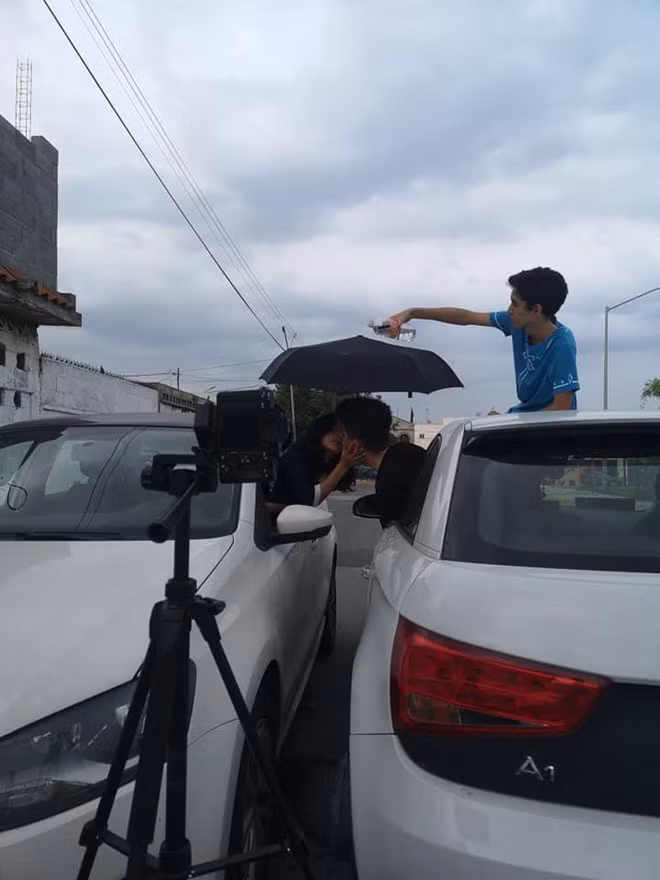 Choi voi nguoi ban lam thiet ke, anh xau den dau cung tro nen 