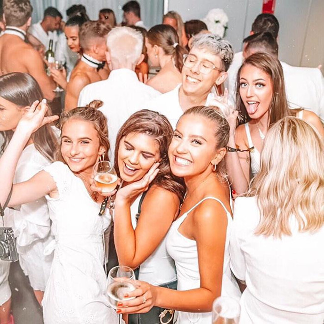 Chang trai gia sang chanh tren mang va cai ket ai cung phai tram tro hinh anh 4 