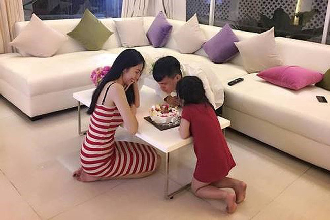 Bị mắng làm màu, chiêu trò khi giấu mặt con gái, Thủy Tiên - Công Vinh và đây là lý do - Ảnh 4. Bị mắng làm màu, chiêu trò khi giấu mặt con gái, Thủy Tiên - Công Vinh và đây là lý do - Ảnh 4.