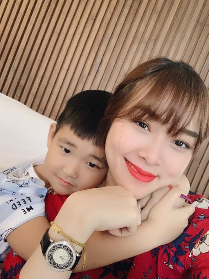 Cuộc sống làm mẹ đơn thân ít ai ngờ của mỹ nhân Việt lấy chồng giàu có năm 19 tuổi ảnh 4 cuoc song lam me don than day bat ngo cua my nhan viet lay chong giau co nam 19 tuoi - 4
