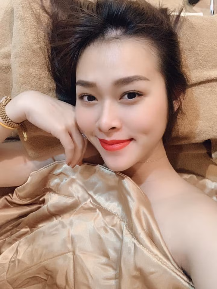 cuoc song lam me don than day bat ngo cua my nhan viet lay chong giau co nam 19 tuoi - 2