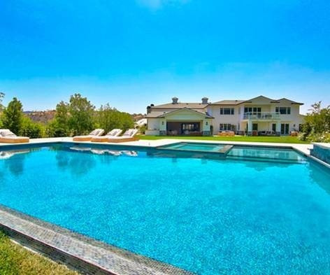 Lâu đài tinh khôi của cô nàng tỷ phú trẻ nhất thế giới Kylie Jenner ảnh 5 Lâu đài tinh khôi của cô nàng tỷ phú trẻ nhất thế giới Kylie Jenner ảnh 5