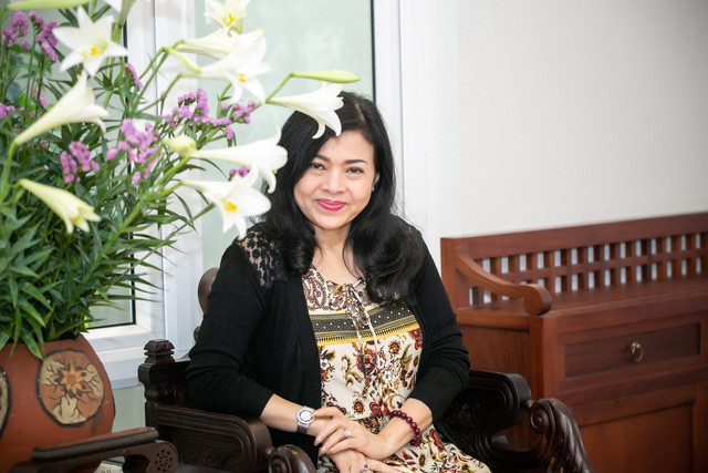 Bất ngờ với nhan sắc người vợ tay hòm chìa khóa của danh ca Chế Linh - Ảnh 4. Bất ngờ với nhan sắc người vợ tay hòm chìa khóa của danh ca Chế Linh - Ảnh 4.