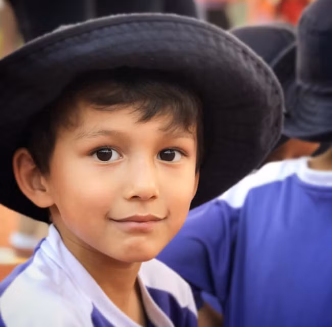 Thân thế bất ngờ của cậu bé lai xinh đẹp trong đám cưới của chồng cũ Hồng Nhung - Ảnh 10.