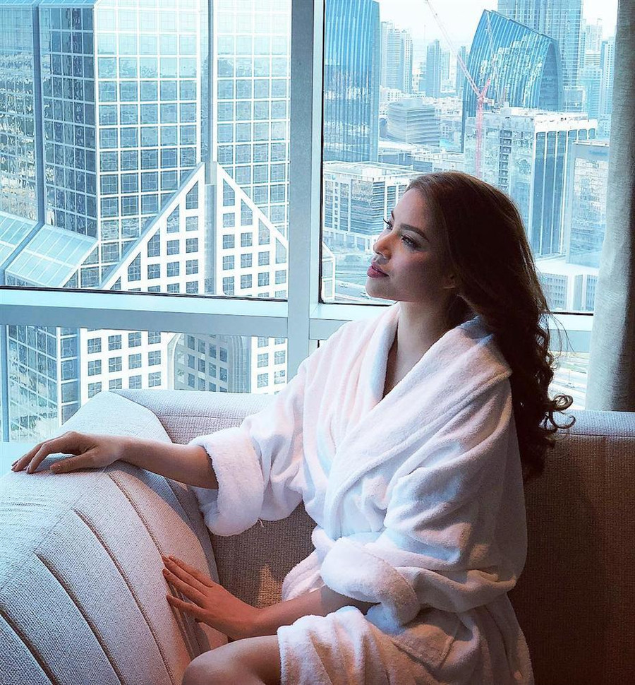 Cận cảnh gương mặt lạ đến mức không nhận ra của Phạm Hương ảnh 5 Phạm Hương tiếp tục khiến dân tình hoang mang vì gương mặt lạ đến mức không nhận ra-7