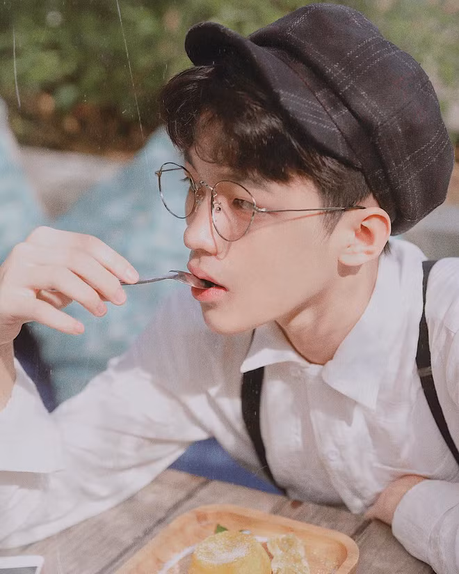 Hội con nhà giàu Việt đón chào thành viên mới: 15 tuổi đã cực kì bảnh bao, đẹp trai như idol Hàn Quốc - Ảnh 5. Hội con nhà giàu Việt đón chào thành viên mới: 15 tuổi đã cực kì bảnh bao, đẹp trai như idol Hàn Quốc - Ảnh 5.