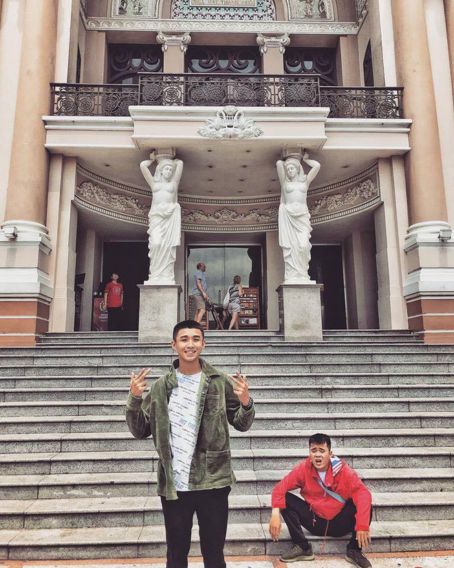 Bộ ảnh du lịch Sài Gòn gây “sốt” trên MXH, biểu cảm đối lập của 2 nhân vật chính mới gây thích thú ảnh 7 Bộ ảnh du lịch Sài Gòn gây “sốt” trên MXH, biểu cảm đối lập của 2 nhân vật chính mới gây thích thú ảnh 7