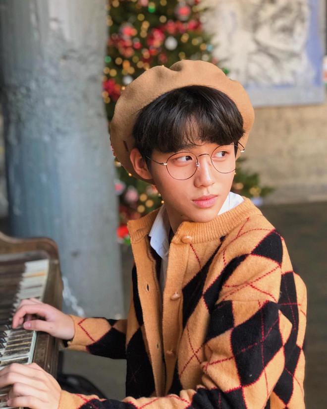 Hội con nhà giàu Việt đón chào thành viên mới: 15 tuổi đã cực kì bảnh bao, đẹp trai như idol Hàn Quốc - Ảnh 5. Hội con nhà giàu Việt đón chào thành viên mới: 15 tuổi đã cực kì bảnh bao, đẹp trai như idol Hàn Quốc - Ảnh 5.