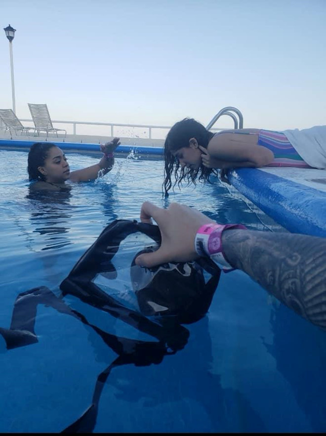 Chỉ cần có bạn làm thiết kế, ảnh xấu đến đâu cũng trở nên chất ngất thế này ảnh 4 Choi voi nguoi ban lam thiet ke, anh xau den dau cung tro nen