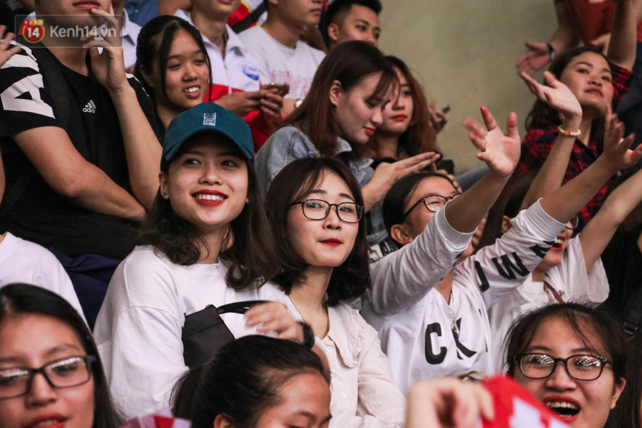 Nam sinh, nữ sinh hàng loạt Đại học lớn ở Hà Nội thi nhau đọ sắc: Trường nào nhiều trai xinh gái đẹp nhất? - Ảnh 7.