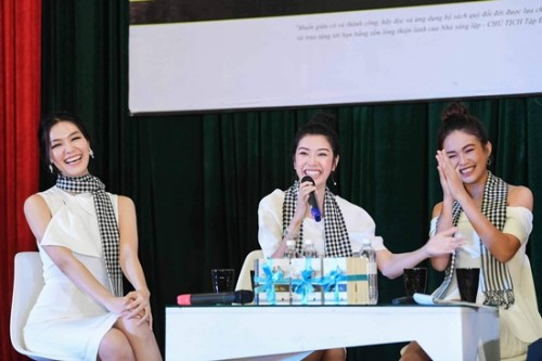 Hoa hậu Thùy Dung xuất hiện với nhan sắc không tỳ vết sau 11 năm đăng quang - Ảnh 10 Hoa hậu Thùy Dung xuất hiện với nhan sắc không tỳ vết sau 11 năm đăng quang - Ảnh 10