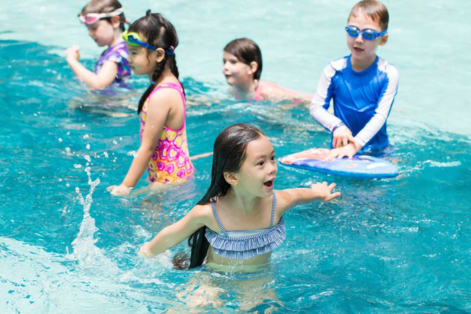 Cô nhóc có rất nhiều người bạn quốc tế. Vợ chồng Đoan Trang mở tiệc mừng con gái tròn 5 tuổi - 9