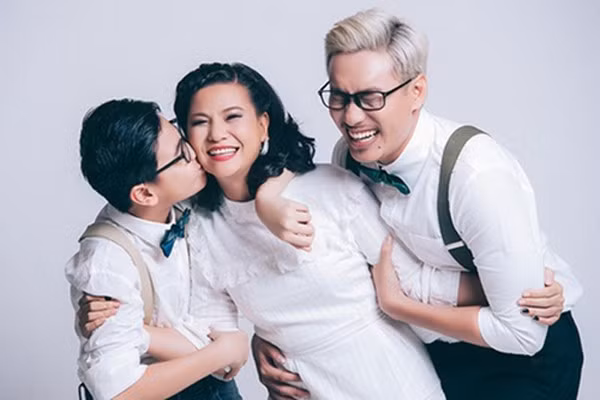 sao viet thi nhau tung tin gay soc ngay ca thang tu khien khan gia hoang mang hinh anh 2