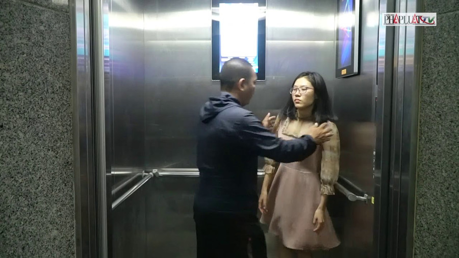 Những cách phòng vệ cho chị em phụ nữ khi đi thang máy một mình không may gặp biến thái Những cách phòng vệ cho chị em phụ nữ khi đi thang máy một mình không may gặp biến thái