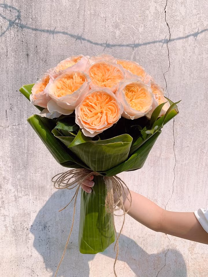 Người trẻ thích thú với hoa gói bằng lá chuối - ảnh 3